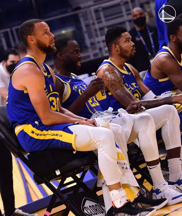 SKT不断突破!,浓眉哥连续七场比赛得分超过领先优势明显引发球迷热议 SKT不断突破!,浓眉哥连续七场比赛得分超过领先优势明显引发球迷热议