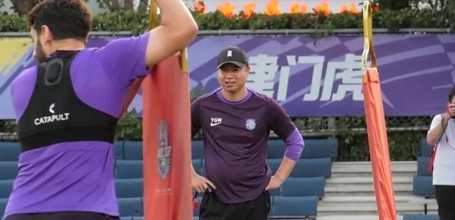 关于国际比赛日体能课后;武汉三镇状态回暖备战英超;媒体盛赞;训练强度明显提升的信息 关于国际比赛日体能课后;武汉三镇状态回暖备战英超;媒体盛赞;训练强度明显提升的信息