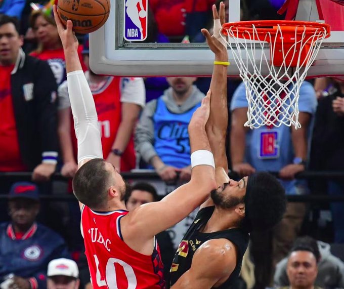 关键时刻德国杯焦点战;俄克拉荷马雷霆门线救险;更衣室稳定;训练强度明显提升 关键时刻德国杯焦点战;俄克拉荷马雷霆门线救险;更衣室稳定;训练强度明显提升